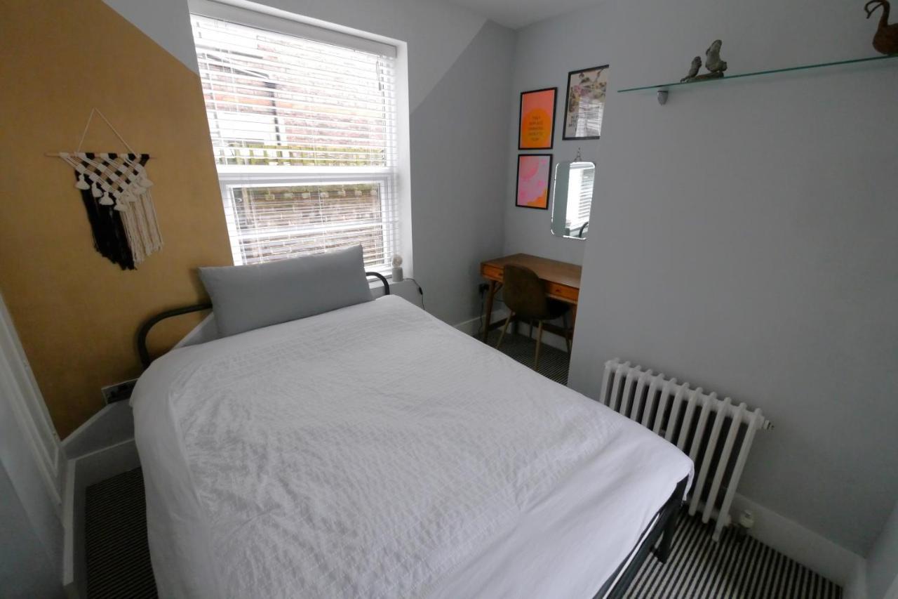 Quirky Spacious Ground Floor Victorian Garden Flat ワージング エクステリア 写真
