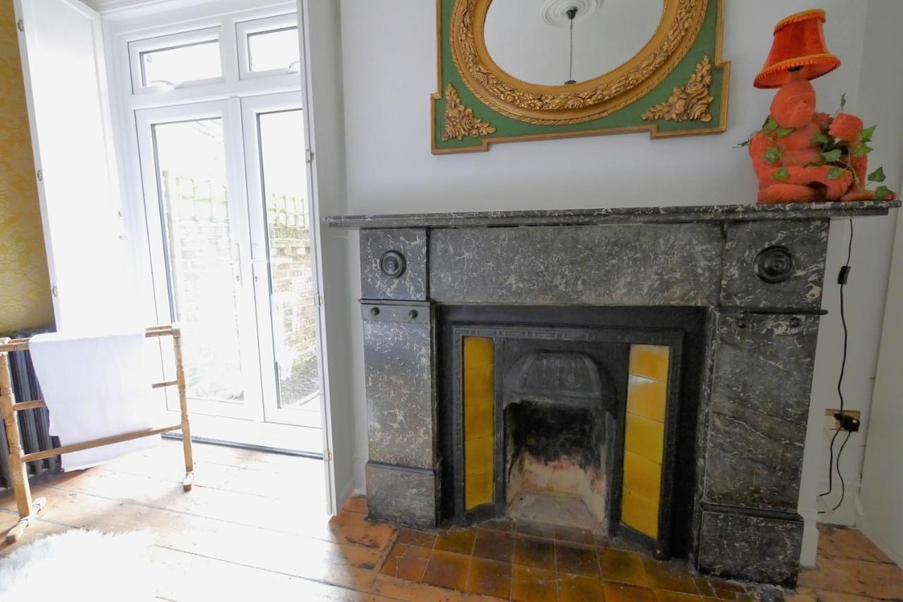 Quirky Spacious Ground Floor Victorian Garden Flat ワージング エクステリア 写真
