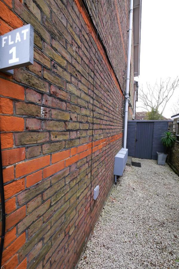 Quirky Spacious Ground Floor Victorian Garden Flat ワージング エクステリア 写真