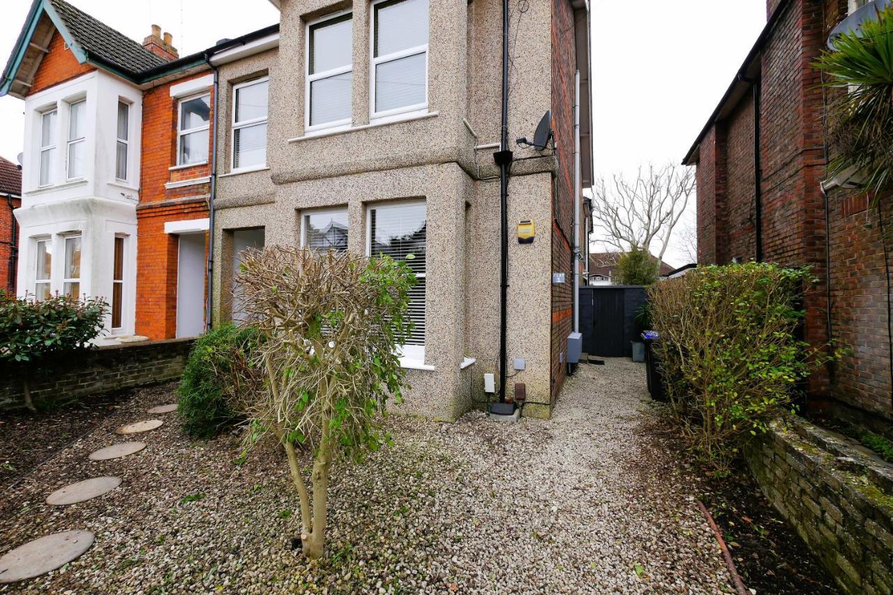 Quirky Spacious Ground Floor Victorian Garden Flat ワージング エクステリア 写真